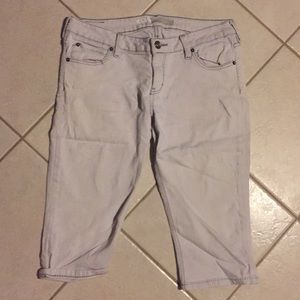 Bullhead size 13 white Capri jeans!